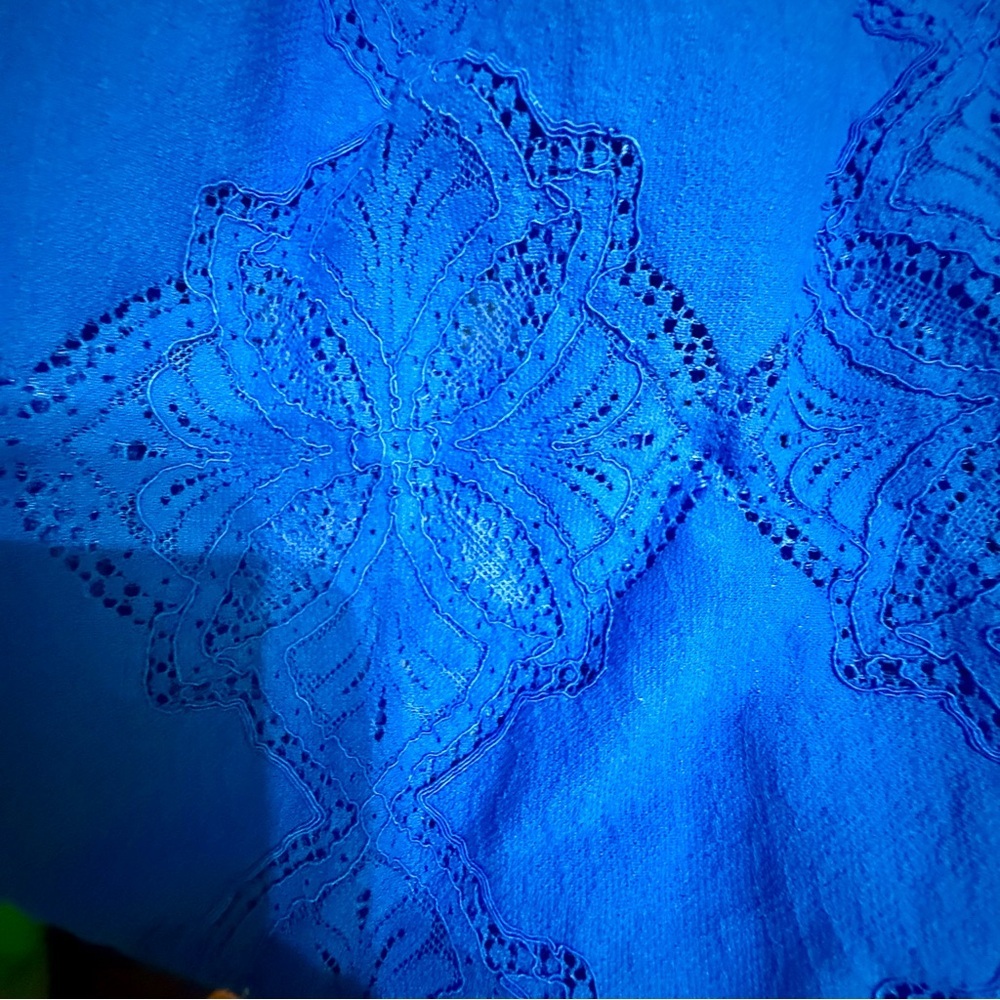🇨🇦 Reitmans Royal Blue Summer Staple Lace Blouse - Picture 3 of 5
